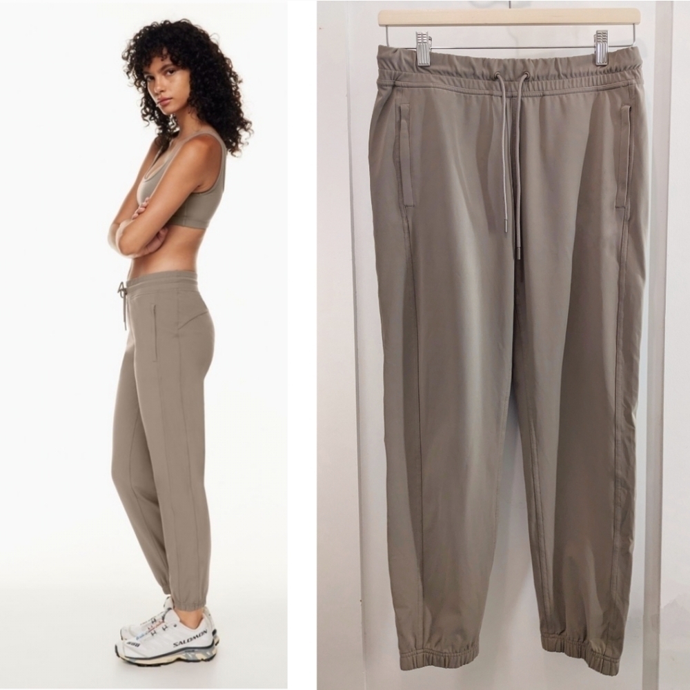 Aritzia TnAction | TnaSLICK™ Warm-Up Jogger